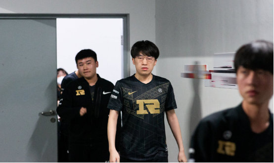 据在场的朋 据在场的朋